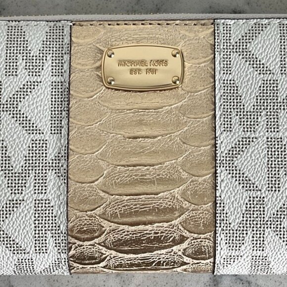 New Without Tags Michael Kors Wristlet - Picture 6 of 6